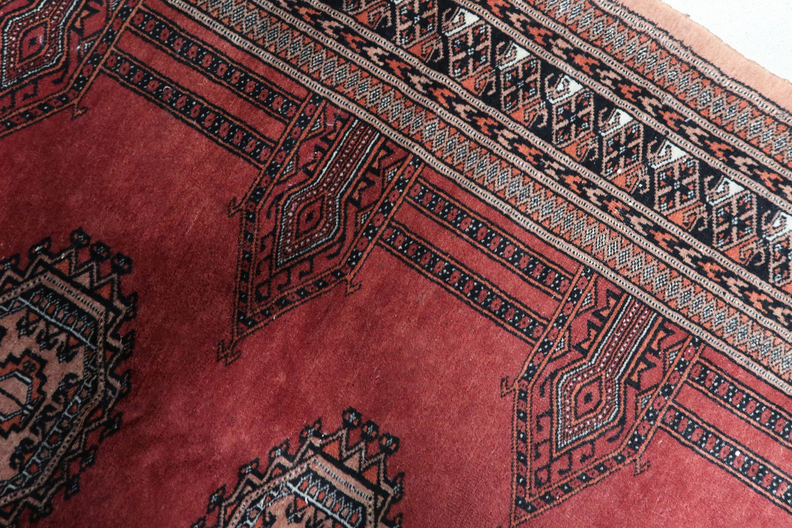 Vintage Uzbekistan Rug Craftsmanship