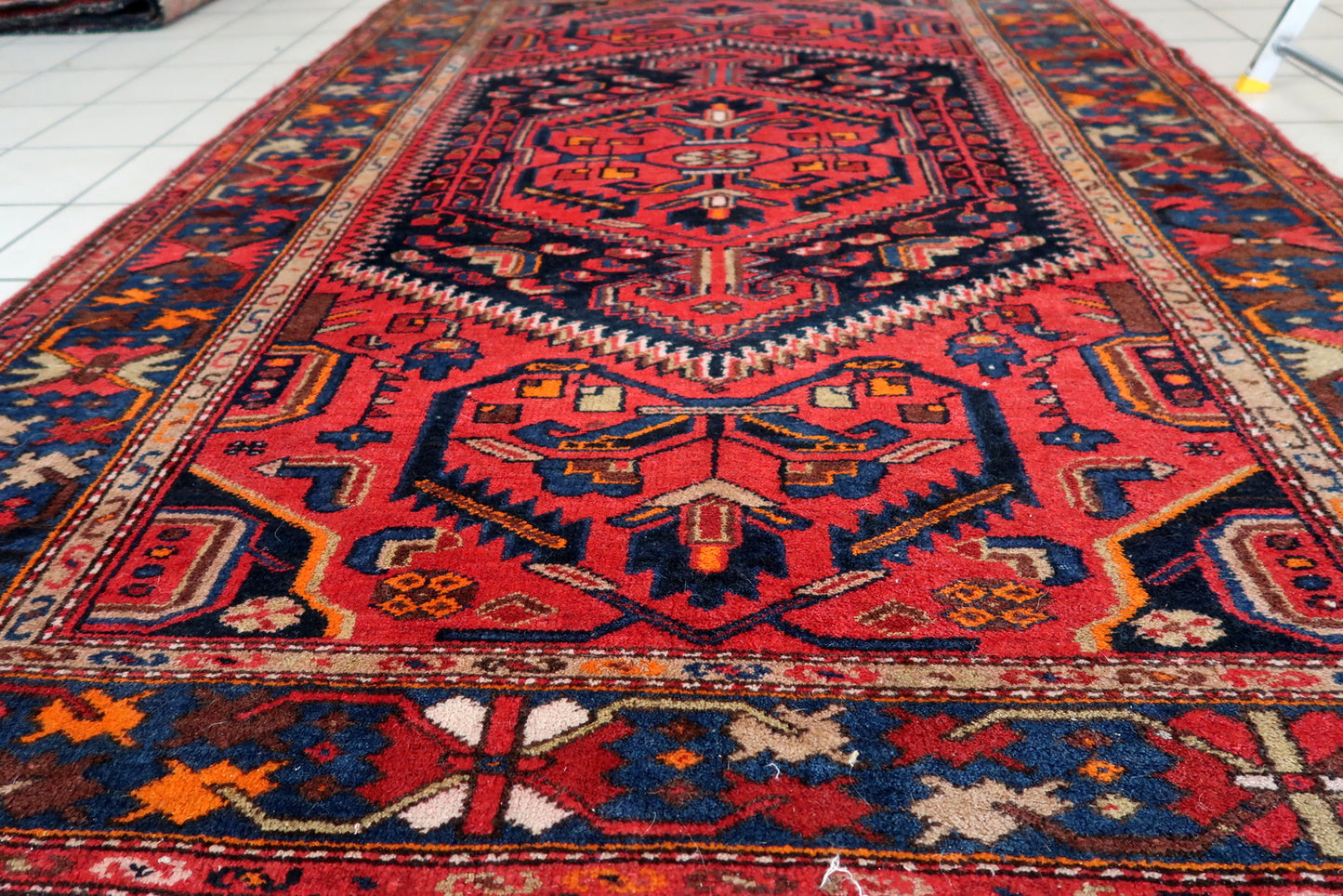 Antique Rug with Persian Artistry - Timeless Aesthetic