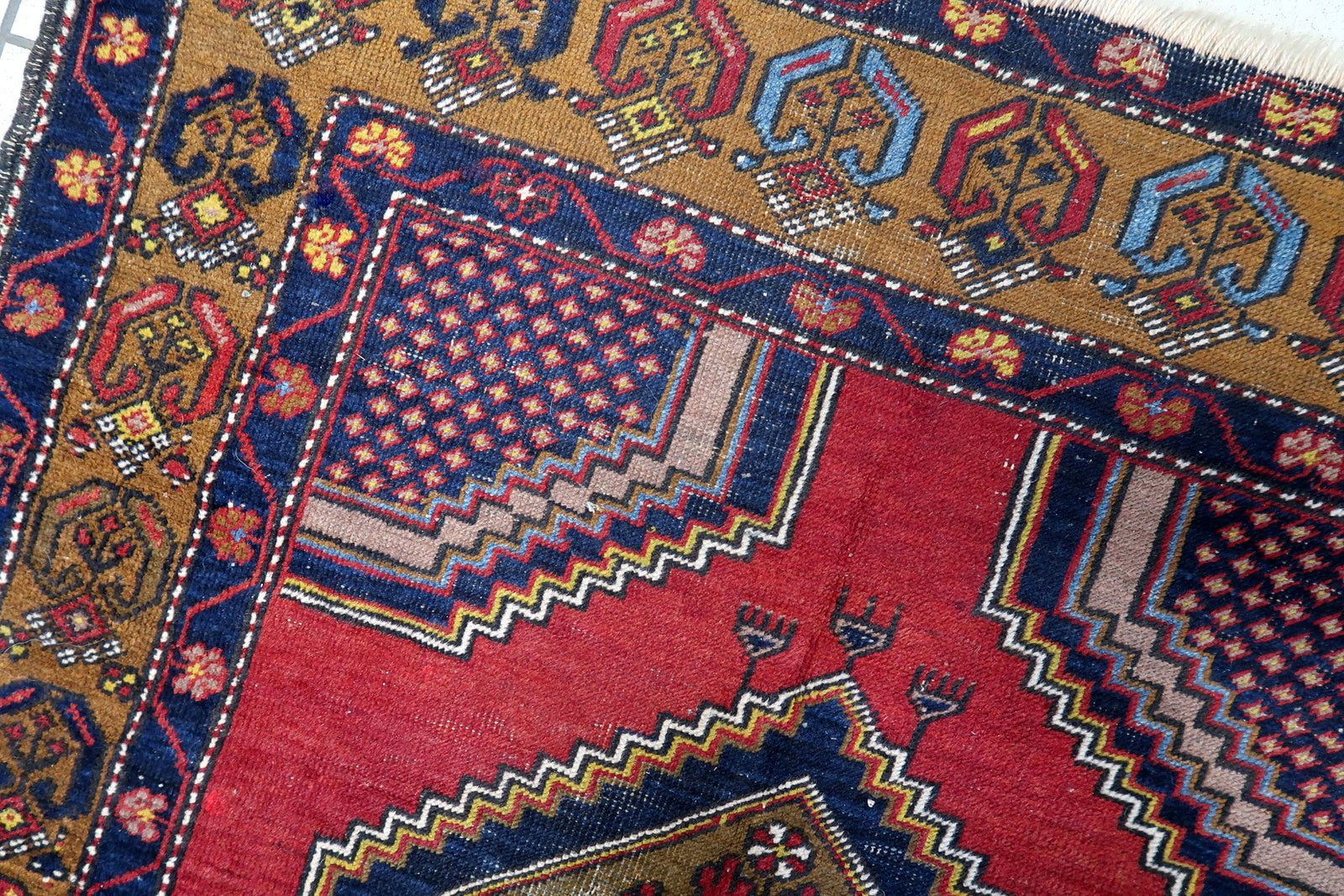 Side view of the medium-sized rectangular rug made from high-quality wool fibers