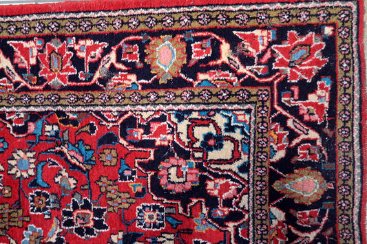 Close-up of the intricate geometric shapes in the center adorned with patterns