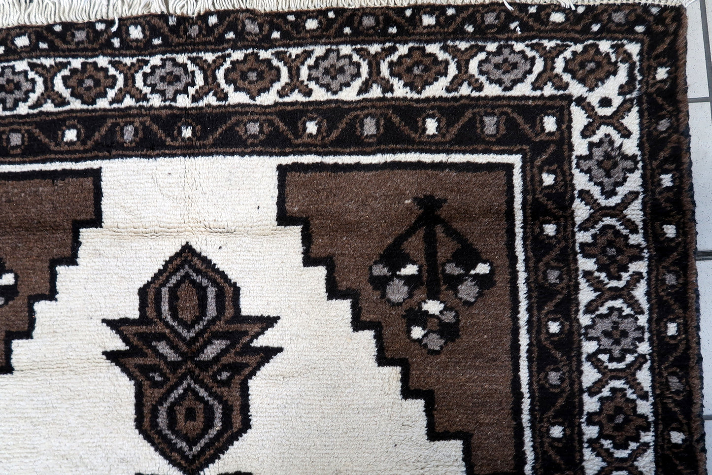 Large Central Geometric Pattern Resembling a Flower or Star on Persian Gabbeh Rug - 1970s