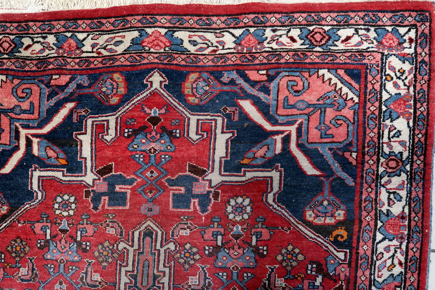 Close-up of central medallion on Handmade Vintage Persian Bidjar Rug - Detailed view showcasing the intricate central medallion surrounded by floral motifs.