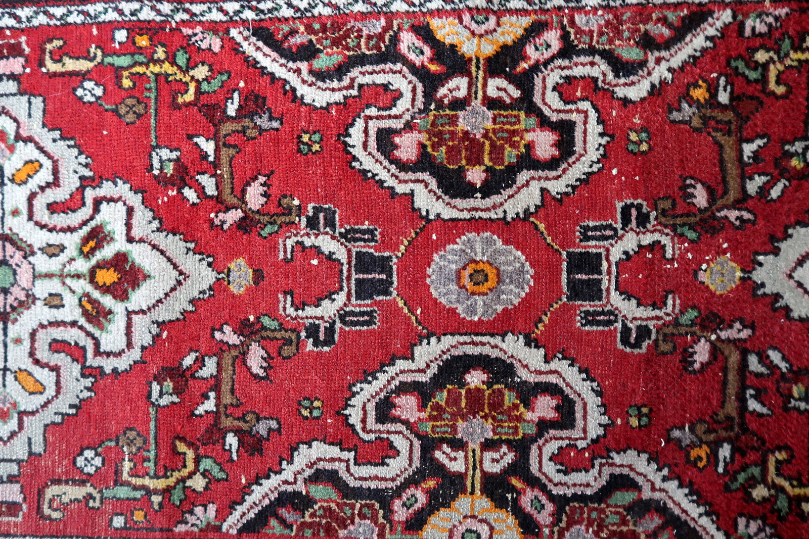 Hand-knotted wool runner from Malayer region detailed view

