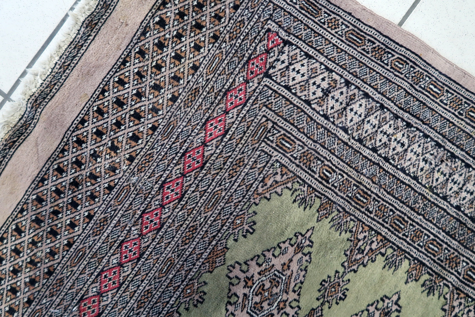 Border detail showing geometric design

