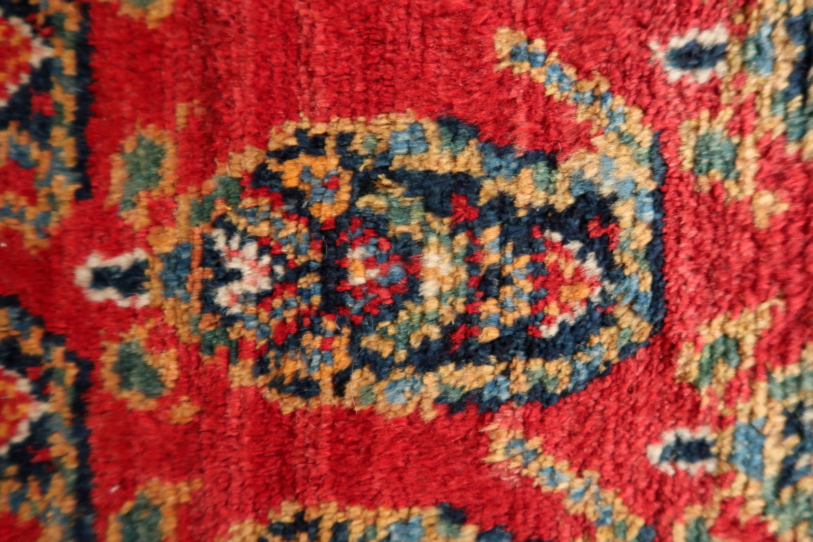 Overall pattern repeat across the entire surface of the vintage carpet.

