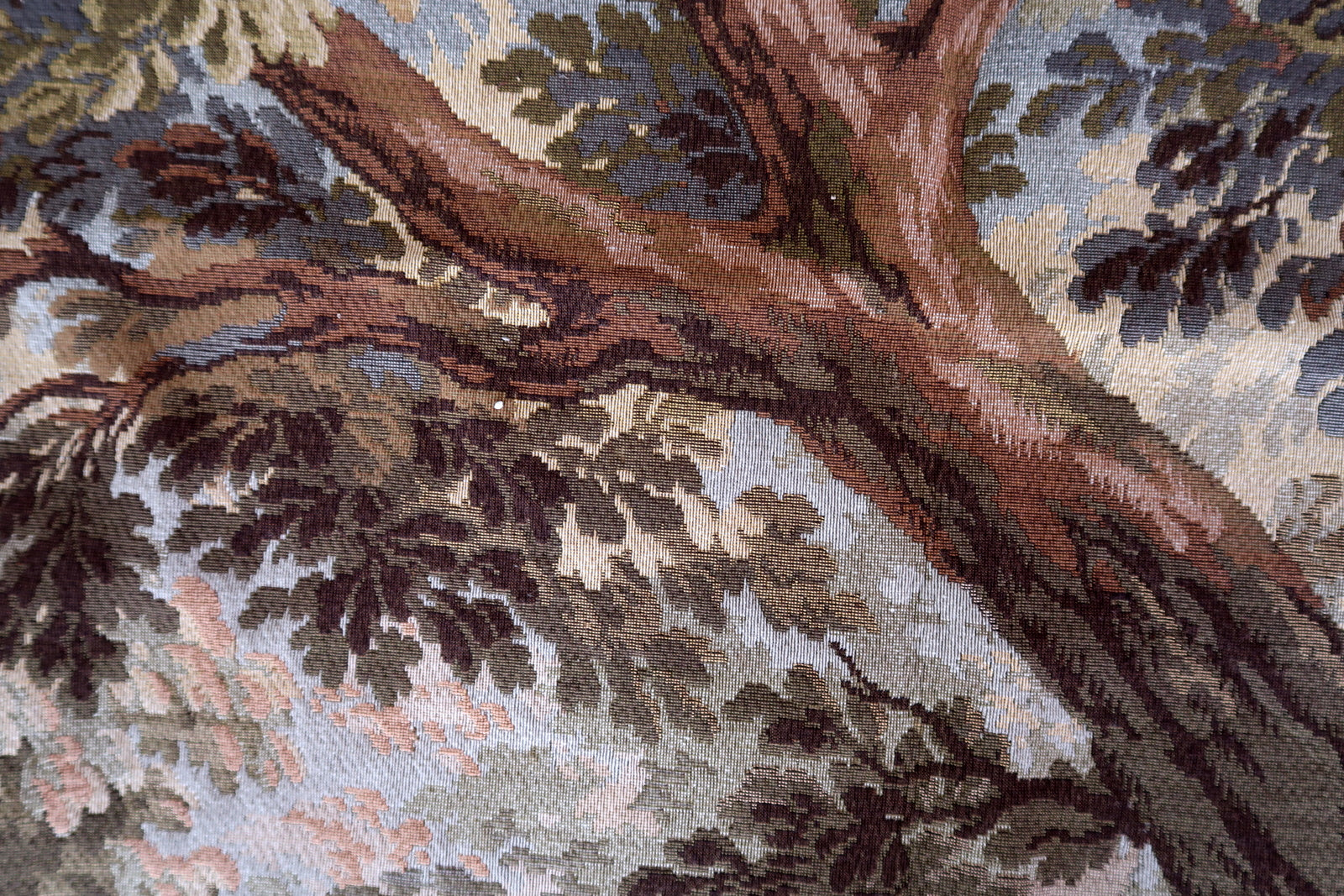 Close-up of the decorative woven border with classic motifs.

