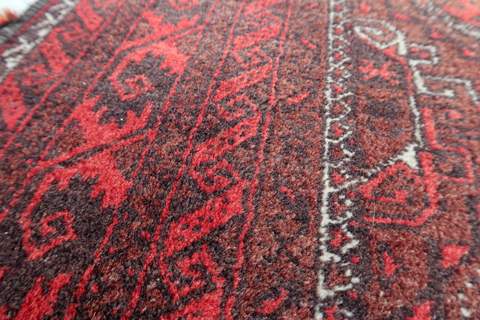 Close-up on the durable, hand-spun wool and tight knotting.

