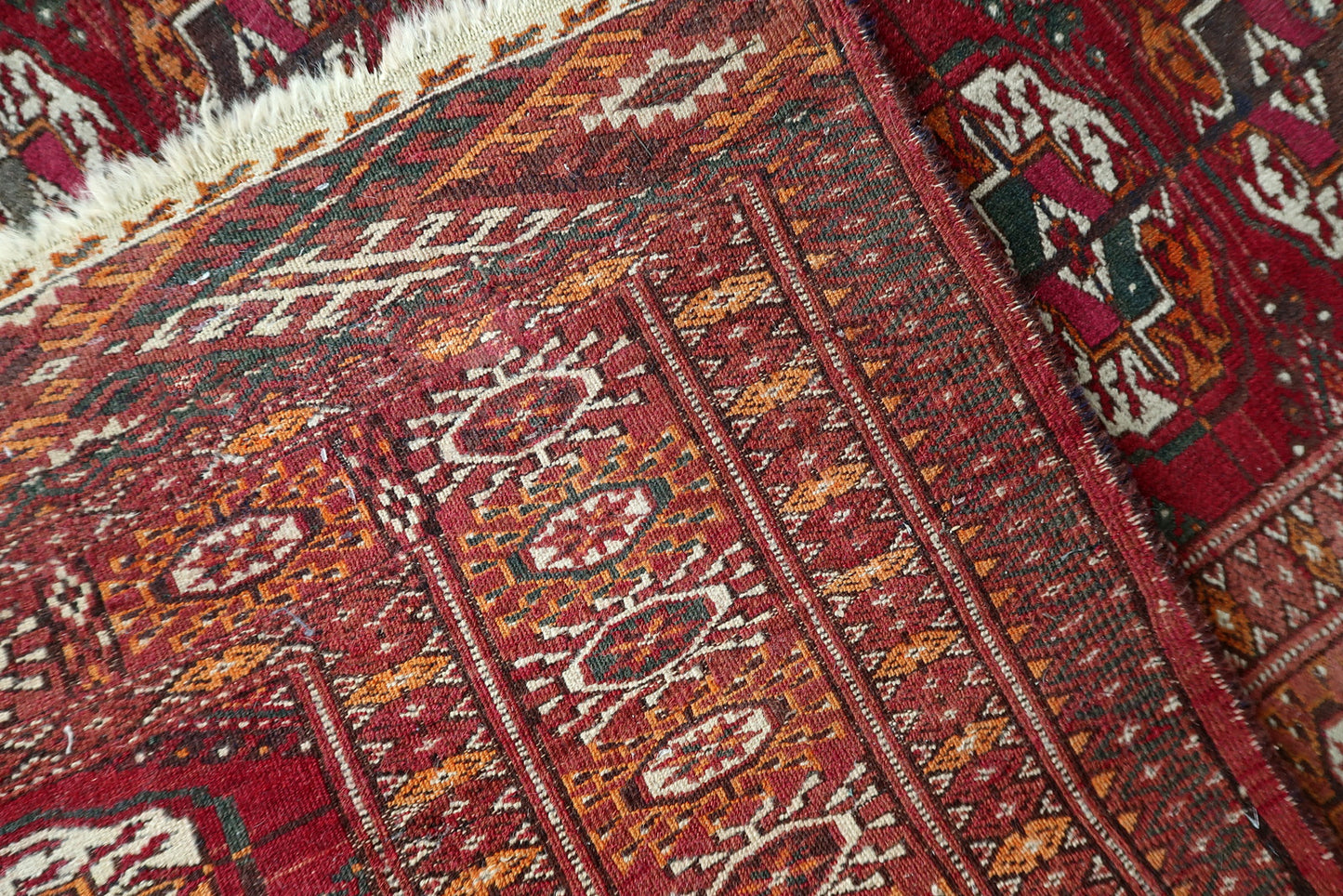 Detail of the rug's edge and selvage, demonstrating its nomadic construction.

