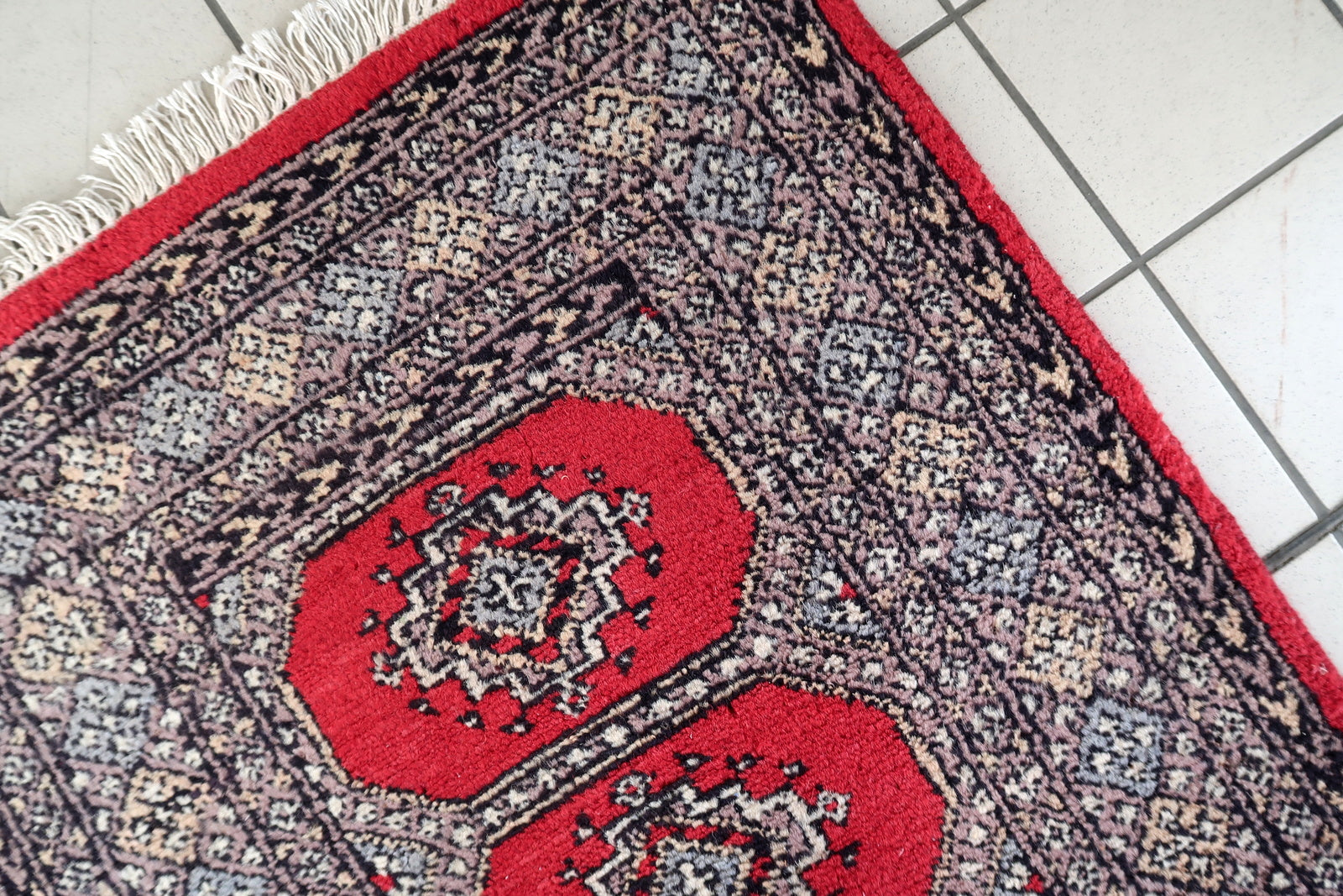 Shot focusing on the warm terracotta orange field of the runner.

