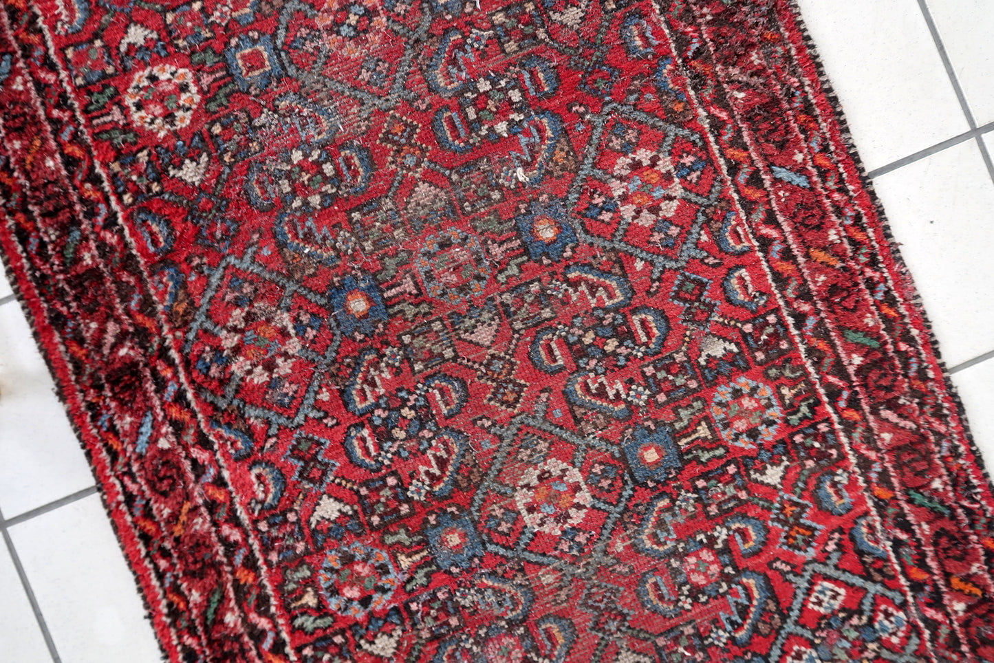 Persian Hamadan runner 1920 - traditional geometric motifs and natural wool
