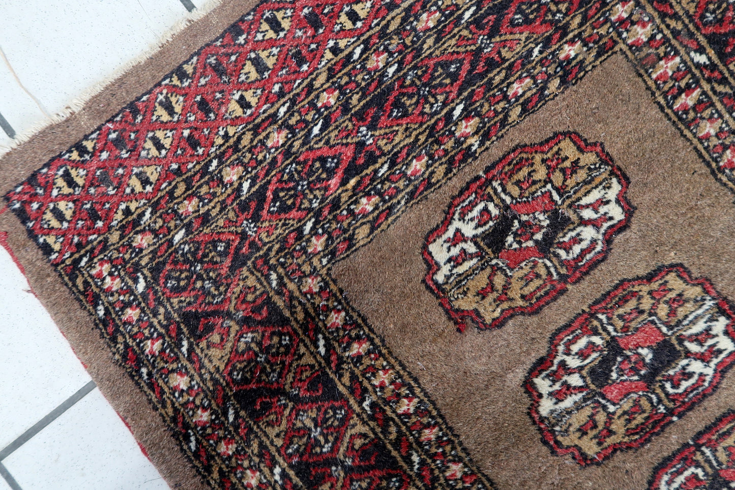Vintage 1920s Bukhara piece in good condition, showcasing classic octagonal guls and refined craftsmanship.


