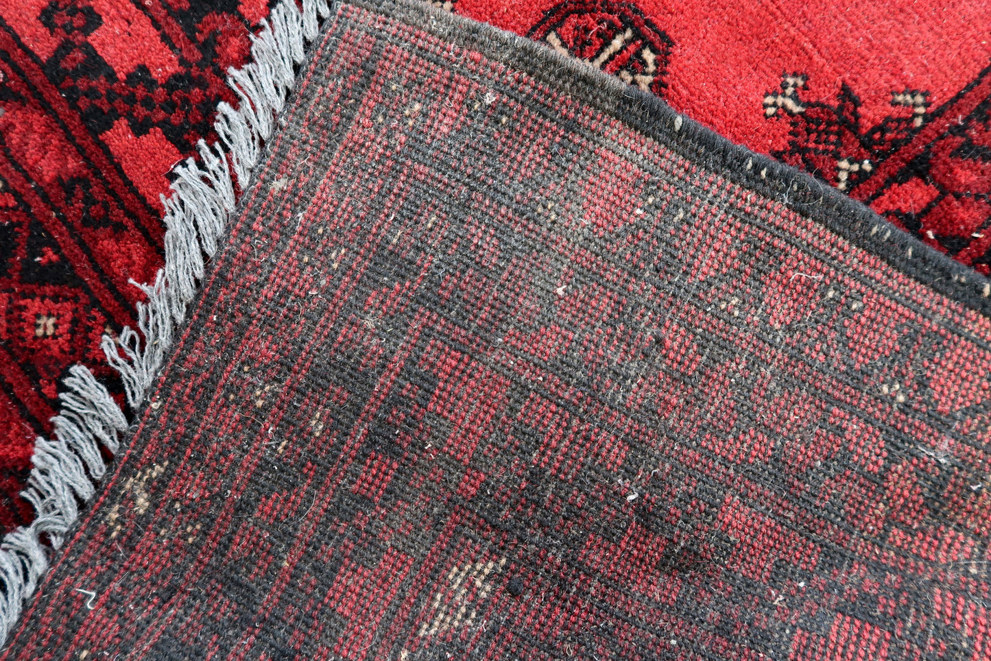 Ersari tribal textile, handwoven wool rug, circa 1920s, good antique condition.

