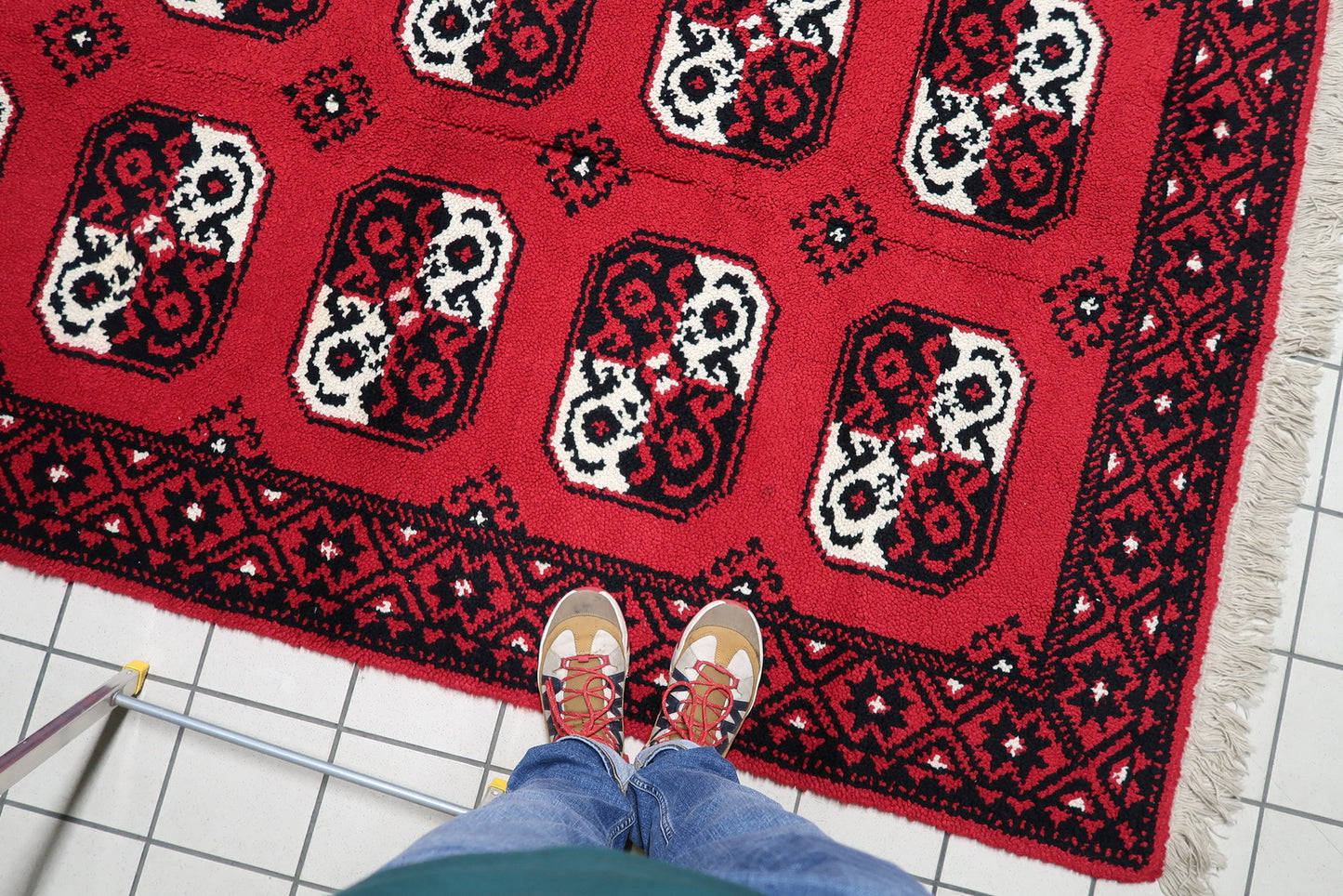 The sophisticated geometric border of a French mid-century rug, mirroring the internal secondary motifs with precision.

