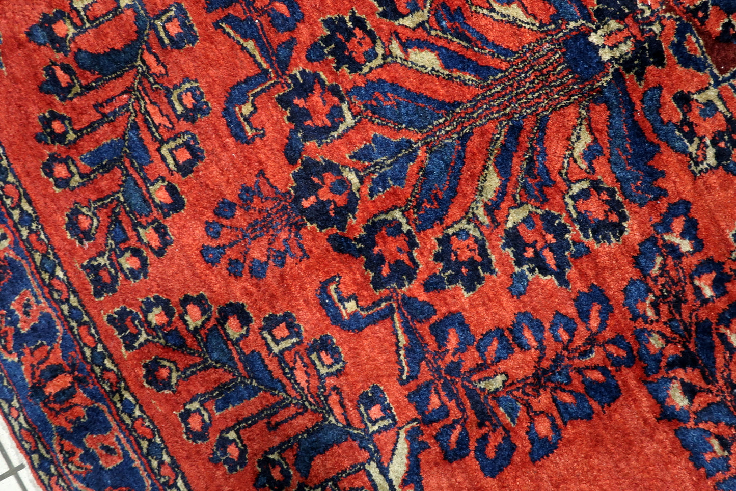 Near-square antique Persian rug (173 cm x 200 cm) with deep saturated colors and a genuine century-old patina from the Lilihan region.

