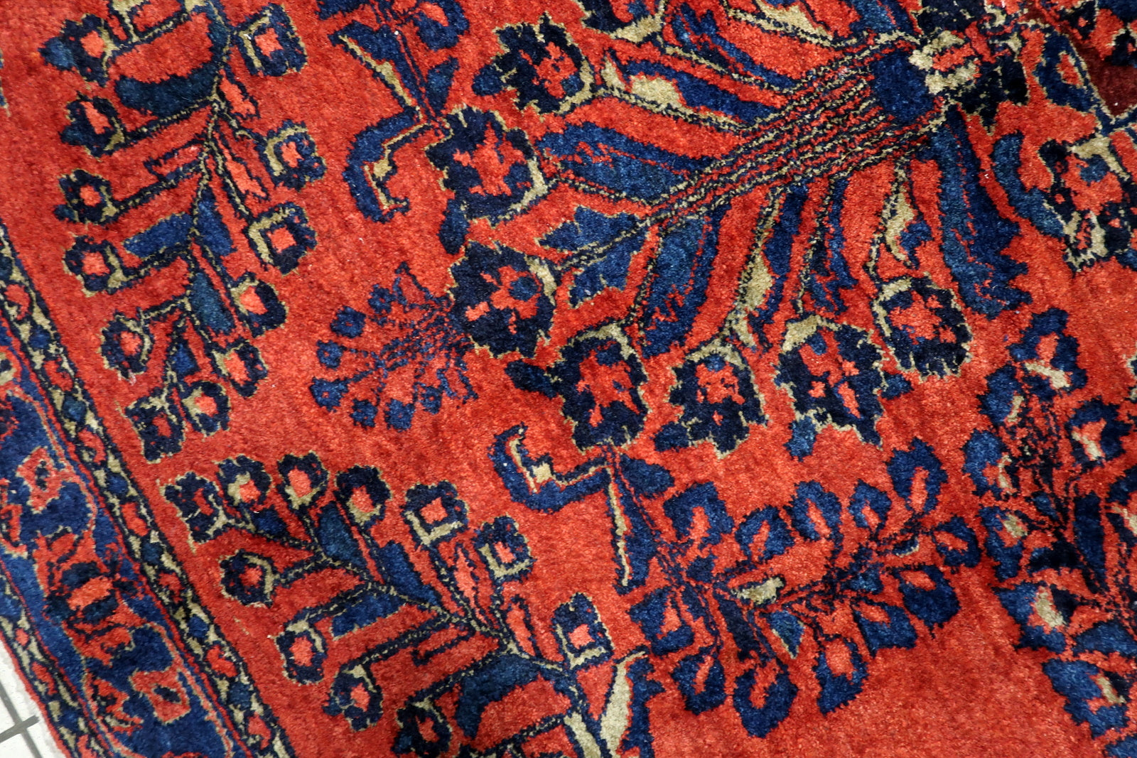 Near-square antique Persian rug (173 cm x 200 cm) with deep saturated colors and a genuine century-old patina from the Lilihan region.

