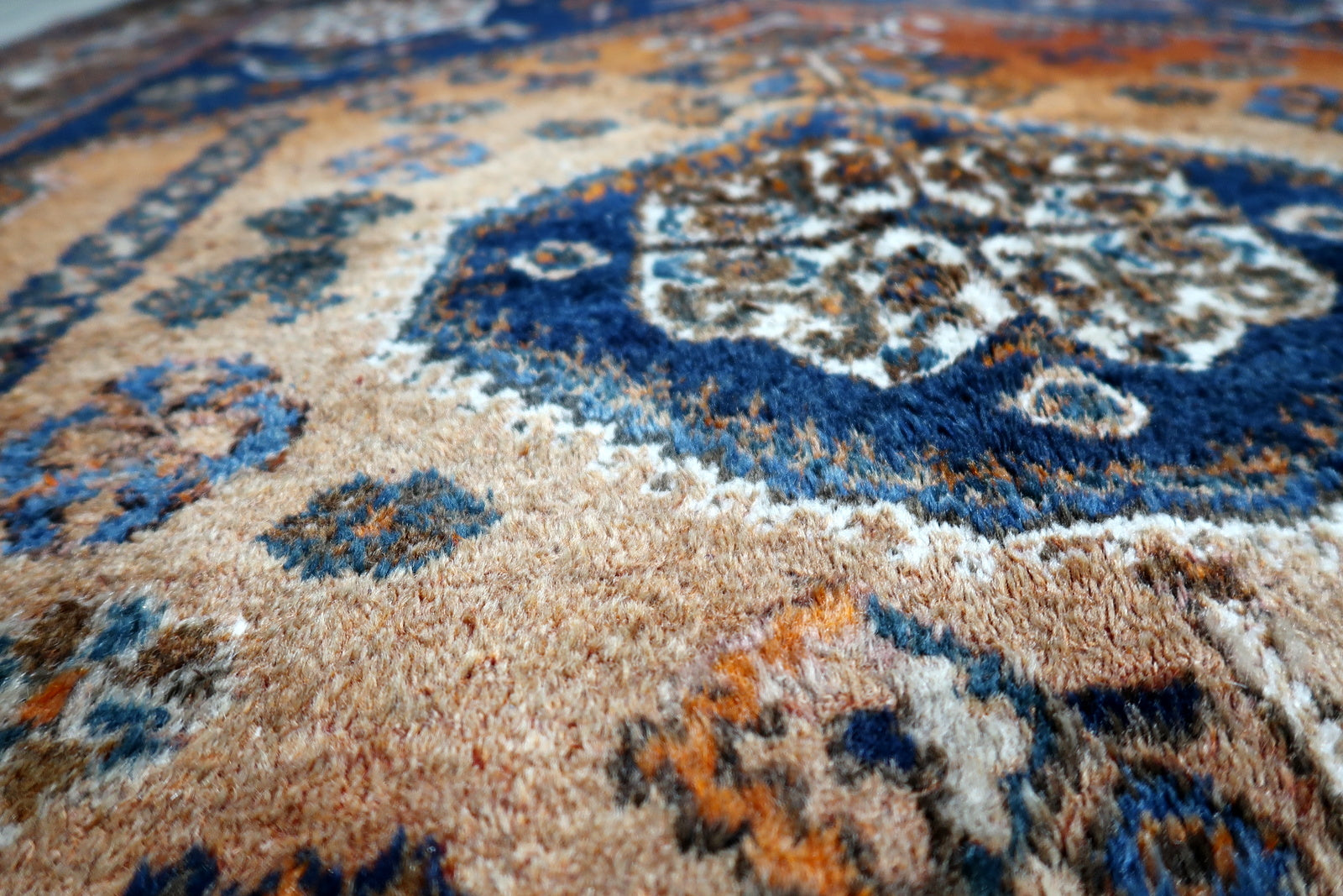 Early 20th century South Persian nomadic carpet, 155 x 207 cm, with ivory spandrels and multi-border.

