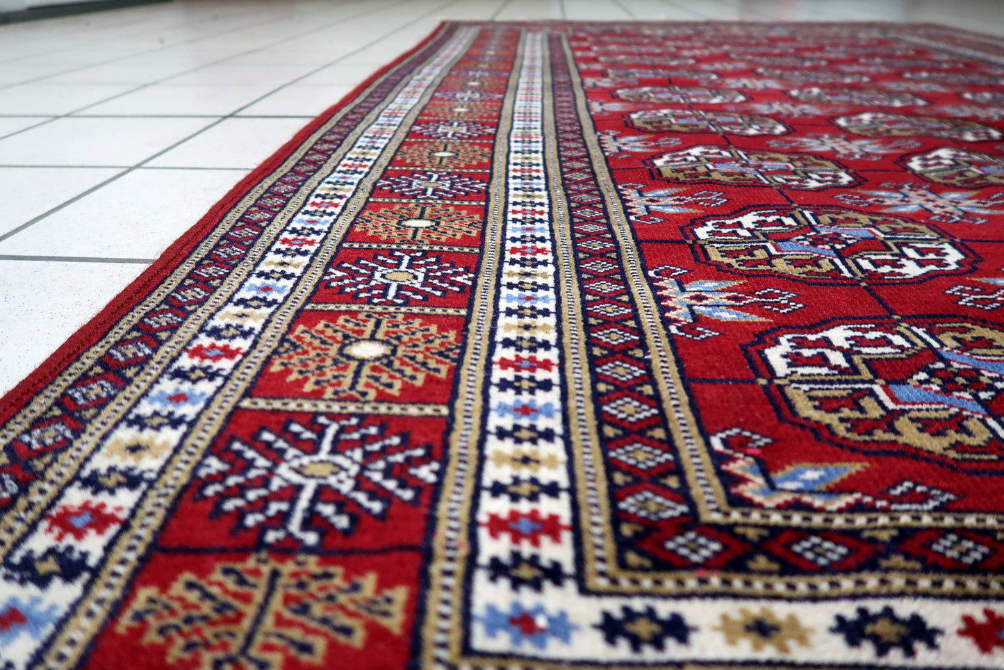 Medium-sized vintage wool carpet 122 x 213 cm with high knot count and vibrant traditional palette