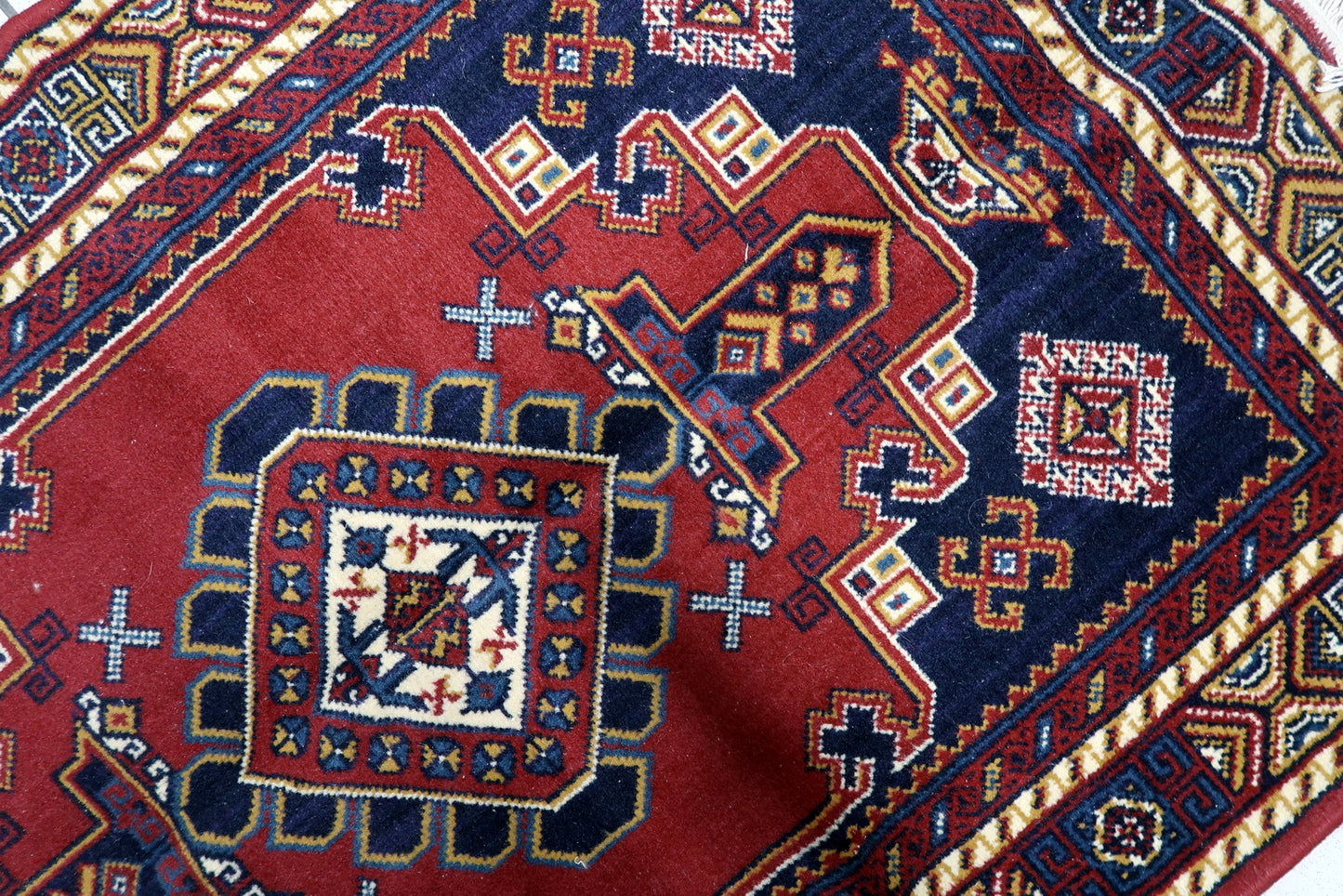 Shiraz style rug 3x4 European 1950s warm colors geometric pattern