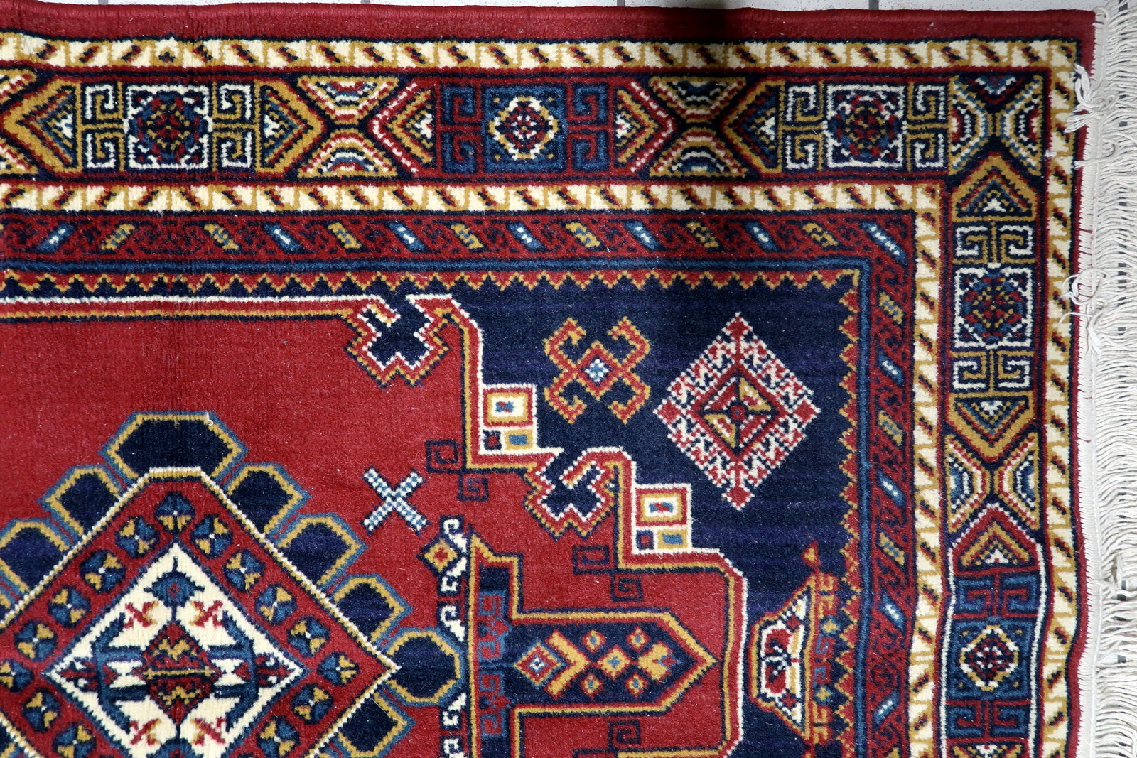 Full view of a machine-woven Shiraz-style rug featuring richly detailed borders and classic fringed ends