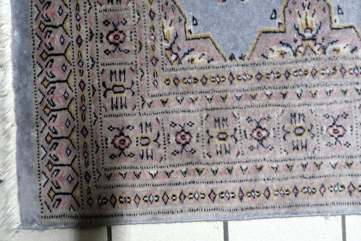 Detailed border showing multiple guard bands with traditional patterns characteristic of Uzbek craftsmanship