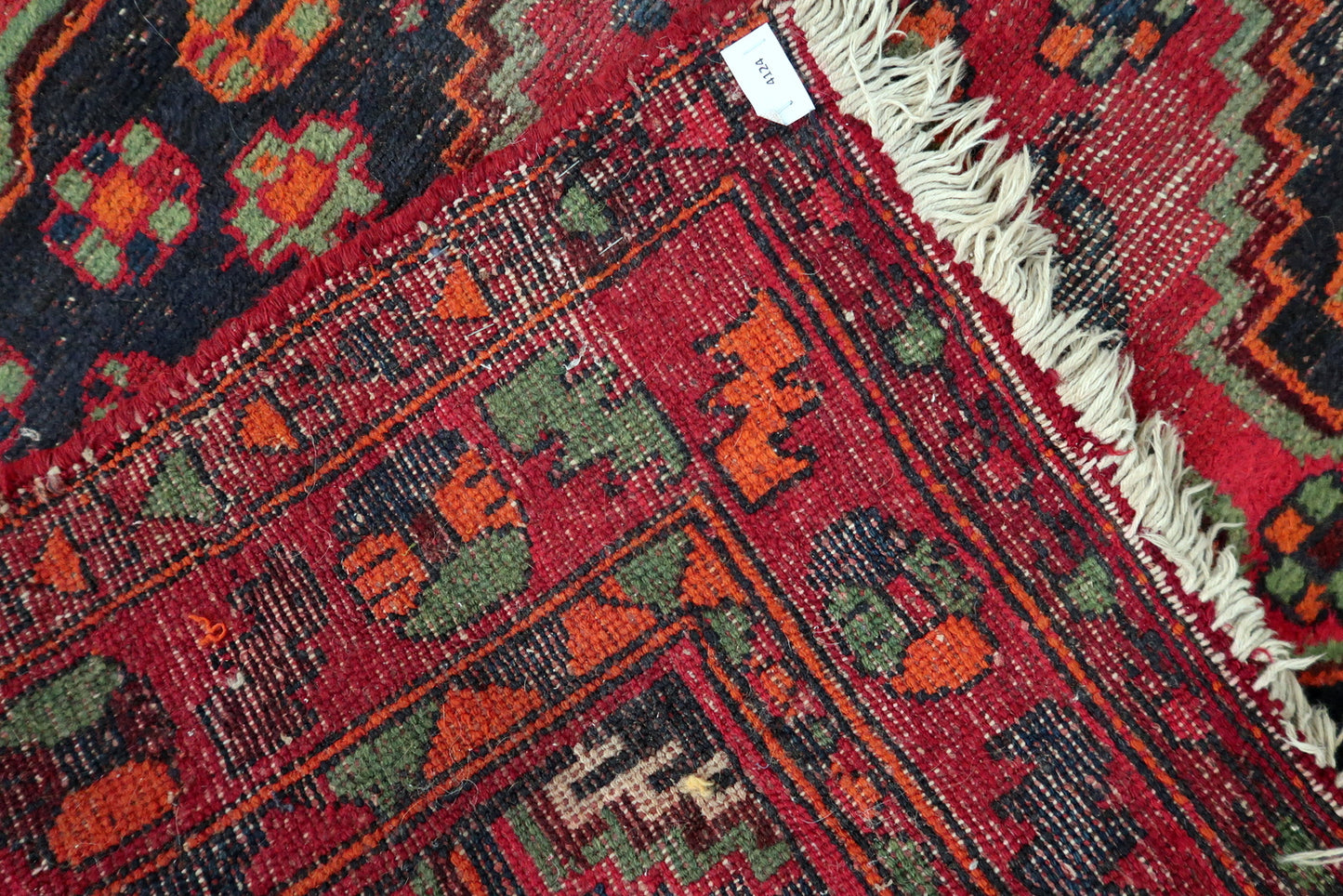 Persian tribal rug Hamadan region, hand-knotted wool with traditional design