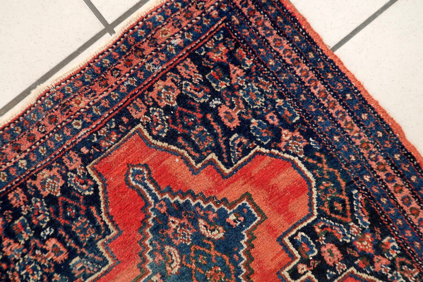 Antique Senneh rug from 1920s Persia, finely knotted wool carpet