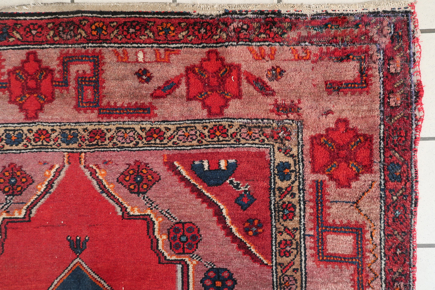 Antique Malayer rug full view, 1920s Persian carpet with central medallion