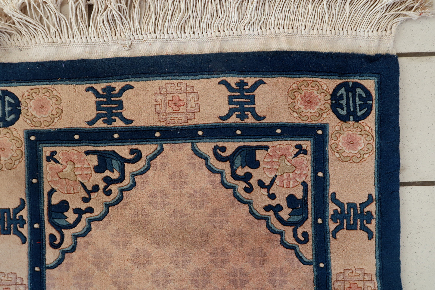 Art Deco Chinese rug full view, vintage wool carpet with elegant floral motifs