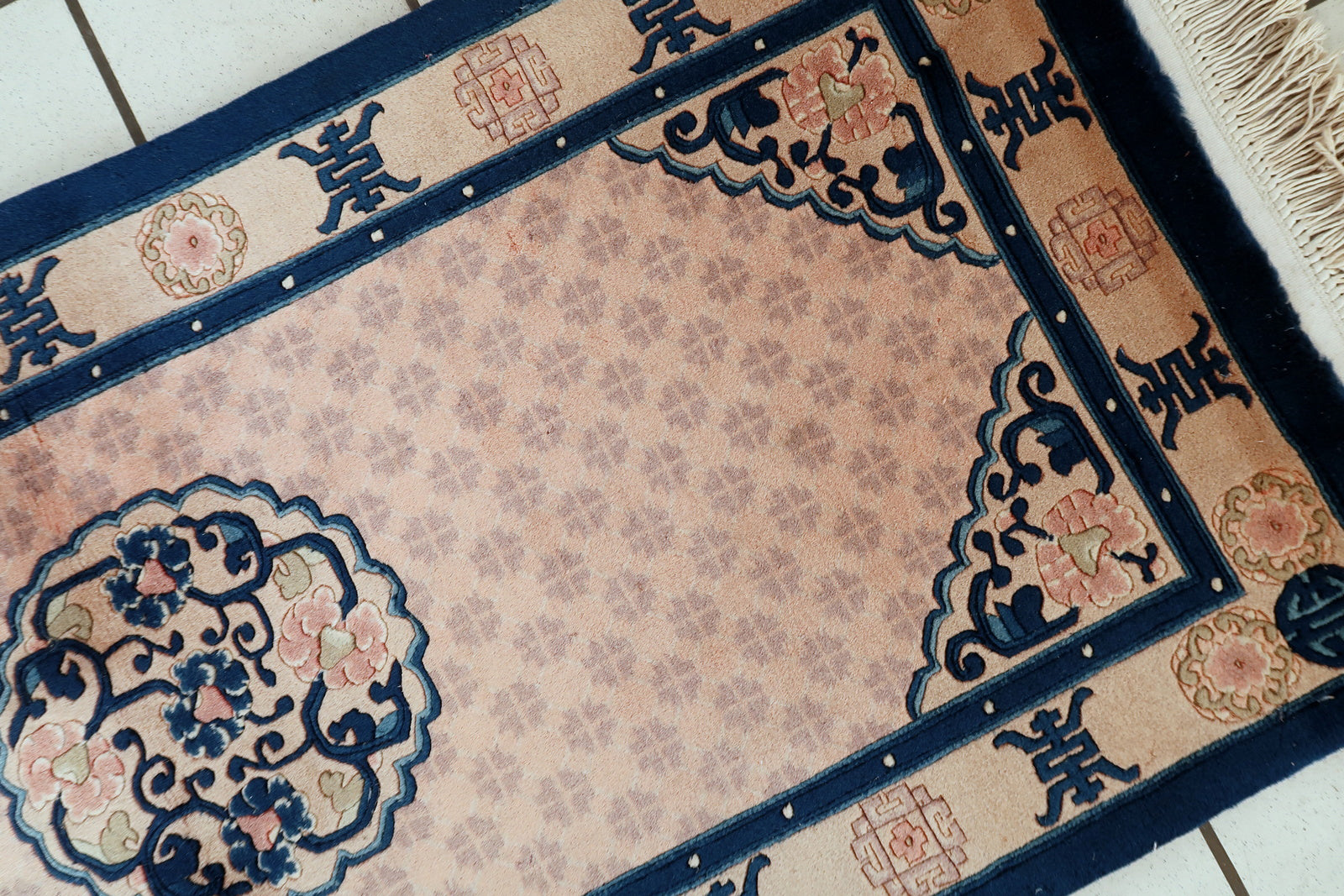 1960s Chinese wool rug, Art Deco design with bold decorative composition