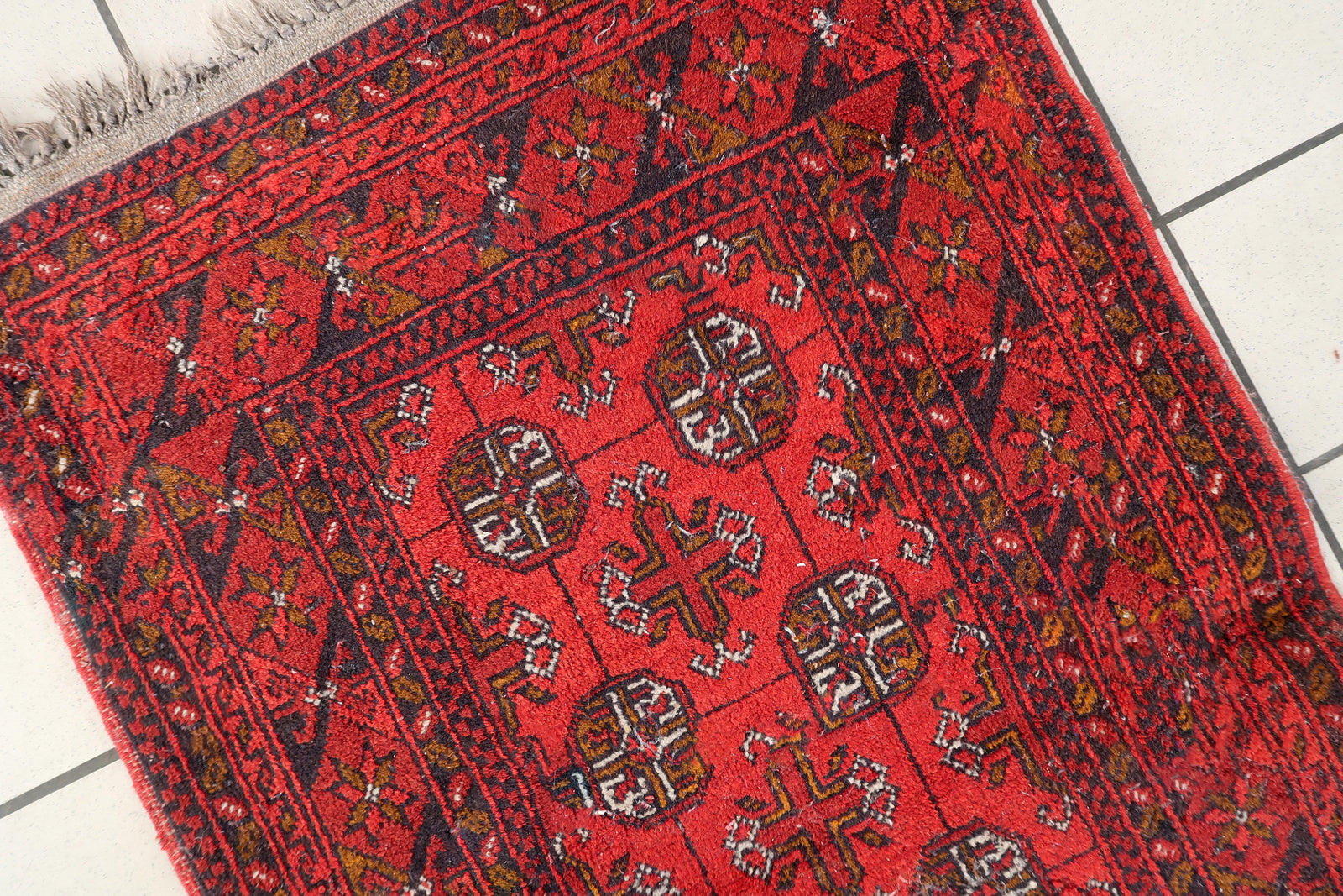 Antique Turkmen Ersari rug, 1920s wool carpet with classic gul pattern