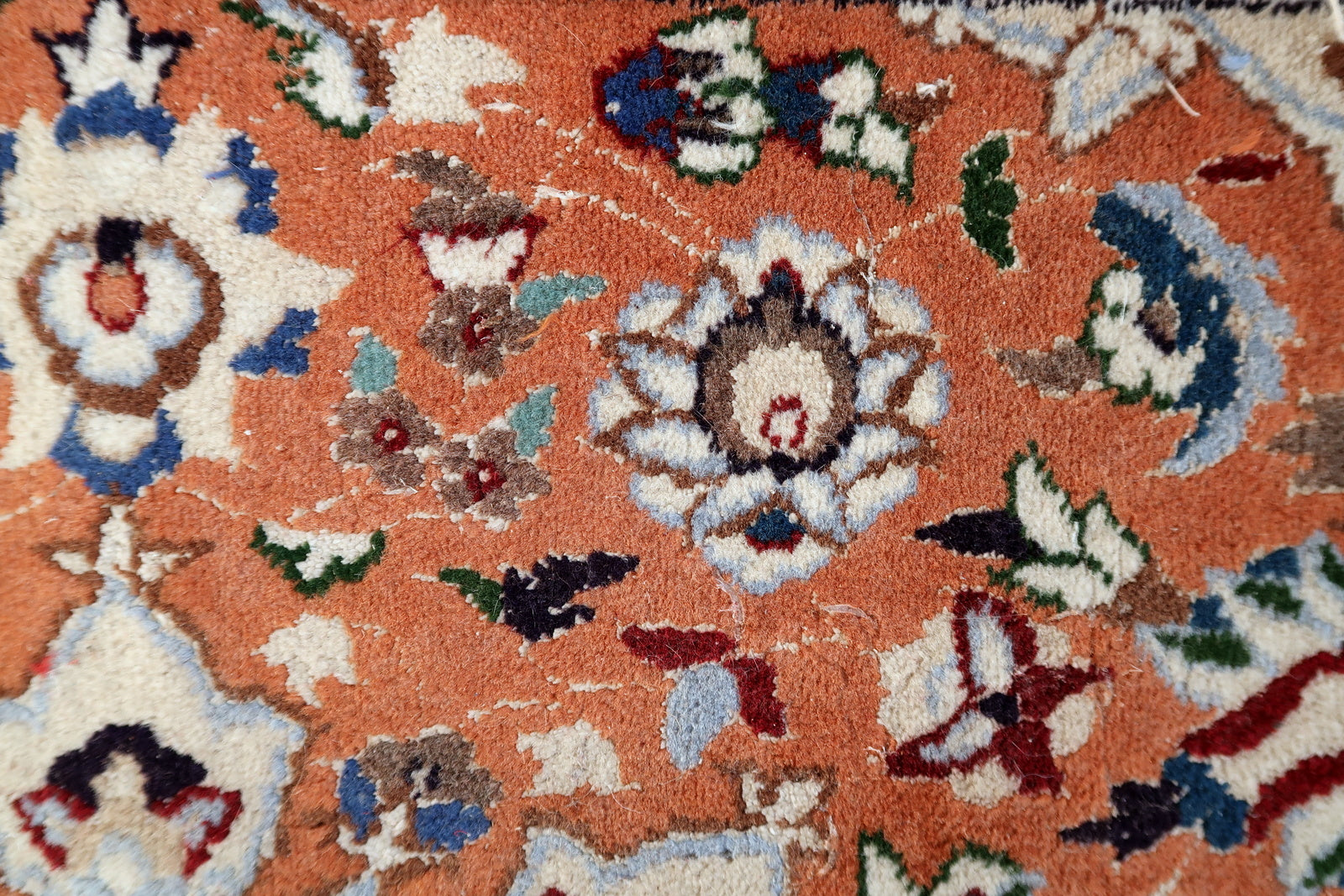 Vintage Tabriz wool rug, detailed border and central medallion composition