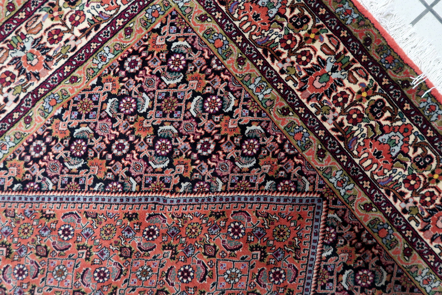 Vintage Bidjar rug from Persia, hand-knotted wool with an exceptionally strong and compact weave, measuring 209 by 135 centimeters (6.9 x 4.4 ft), with natural patina from age.

