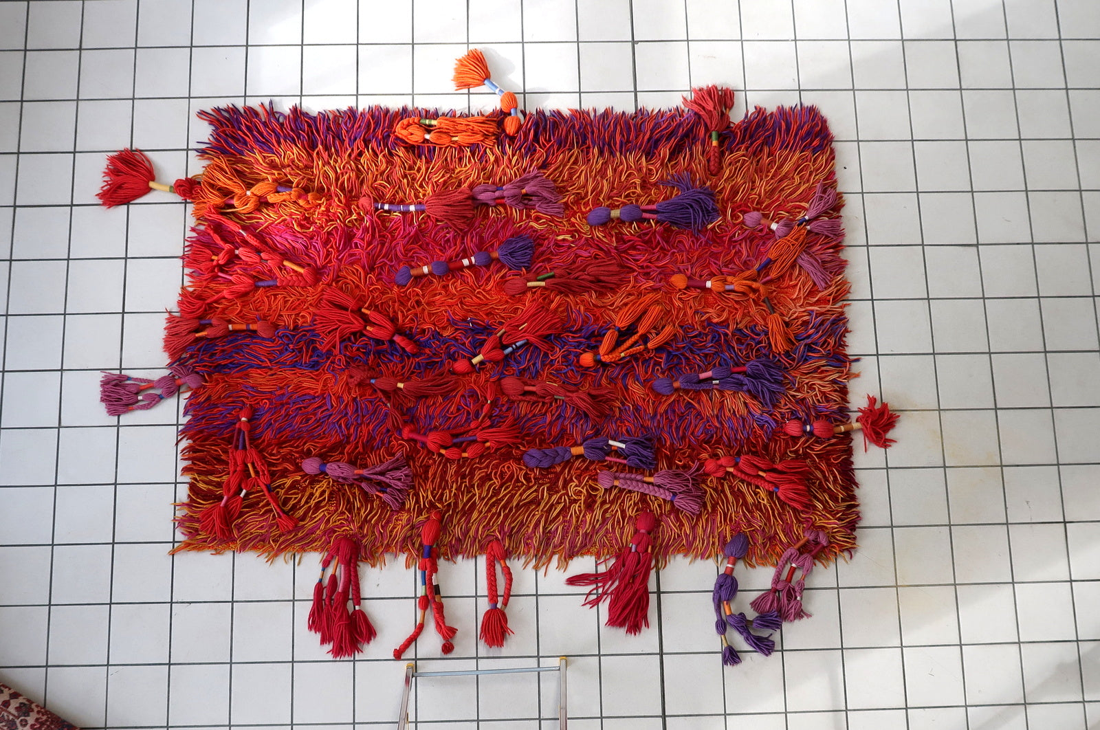 Handmade Scandinavian Rya carpet featuring bold abstract sunset-inspired design


