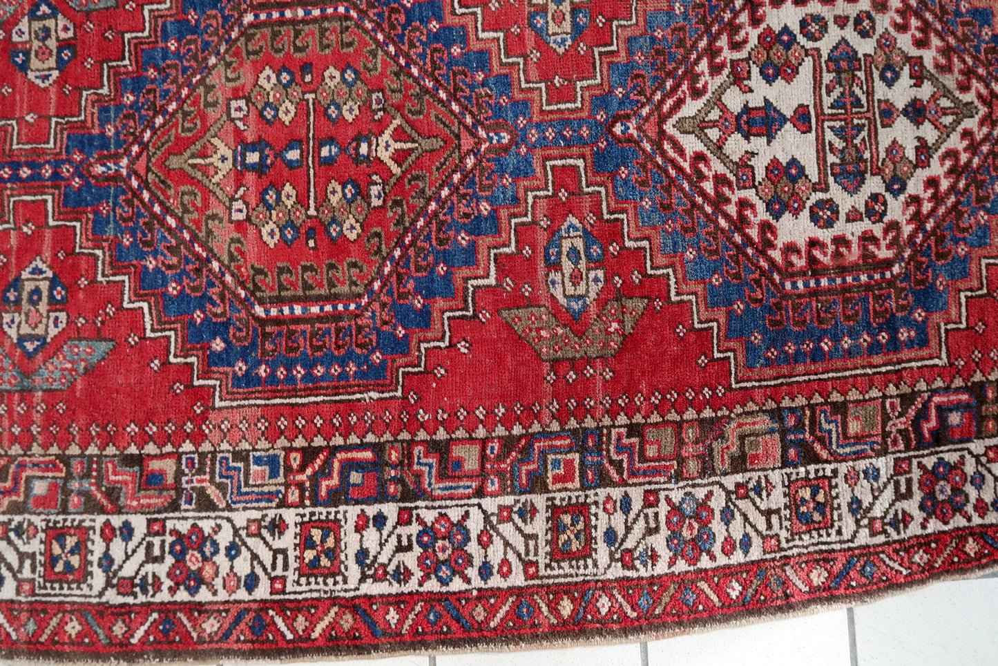 Antique Serab Wool Runner, Crimson Field & Stepped Medallions, c. 1920s — 3'1" × 6'8" — 1C1284