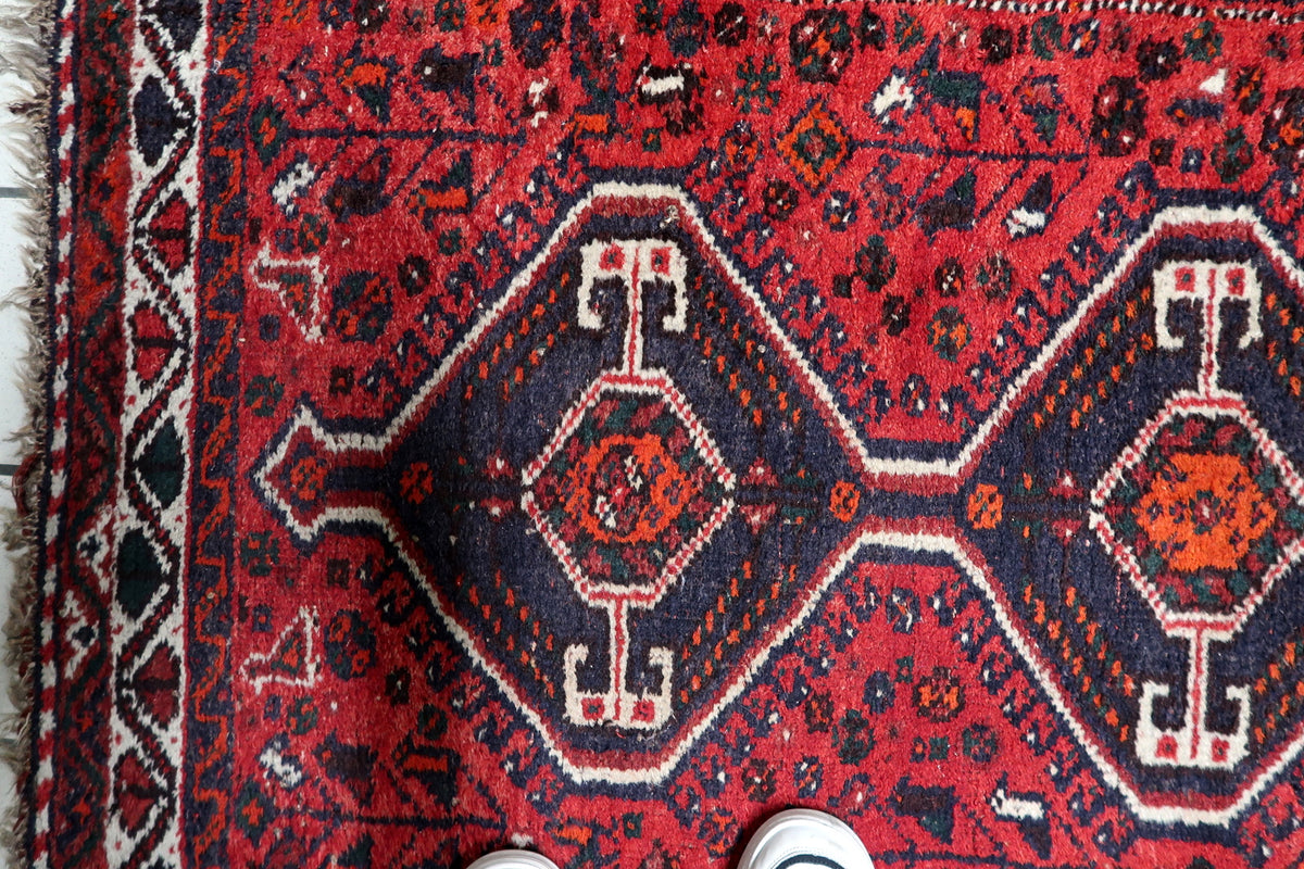 Durable hand-tied warp foundation and tight knot construction of a 1930s vintage triple medallion carpet.