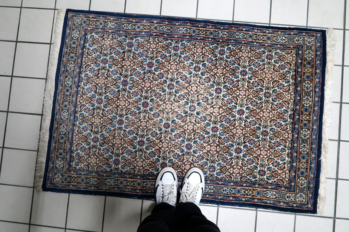 Durable hand-tied cotton foundation and tight knot construction on a 1950s vintage oriental carpet.