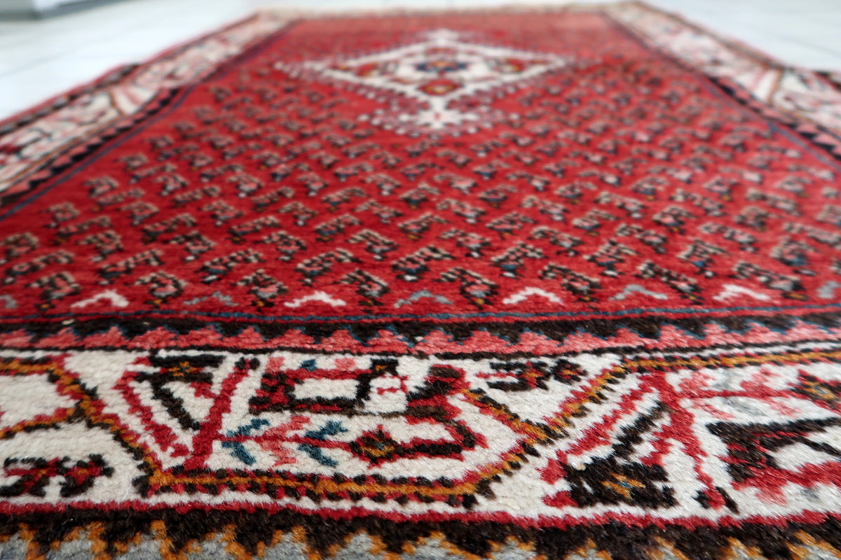 Proportional 3.35 x 5.22 ft dimensions ideal as an accent rug, entry carpet, or scatter rug in traditional and modern interiors.