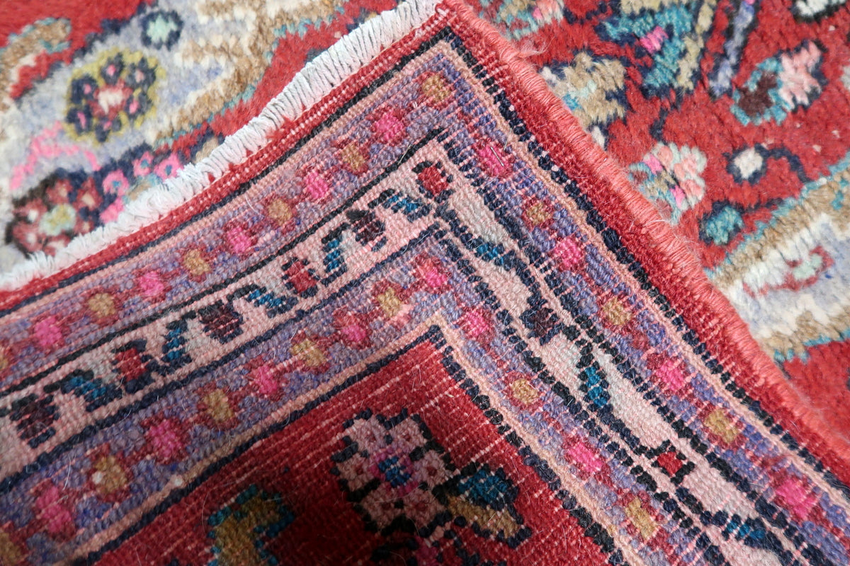 Proportional 3.35 x 5.22 ft dimensions ideal as an accent rug, entry carpet, or scatter rug in traditional and modern interiors.