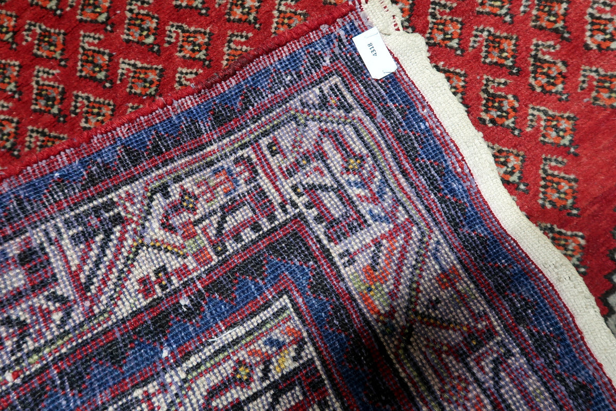 Proportional 3.41 x 5.12 ft dimensions ideal as an accent rug, entry carpet, or scatter rug in traditional and modern interiors.