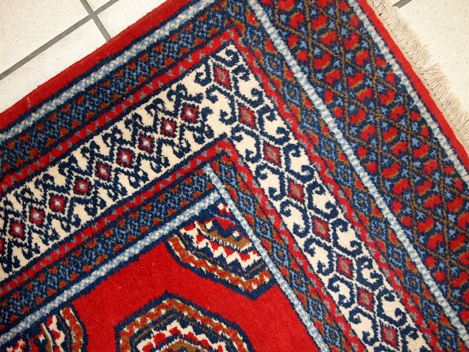 Close-up shot of the wool texture on the 1970s Indo-Mahal rug.

