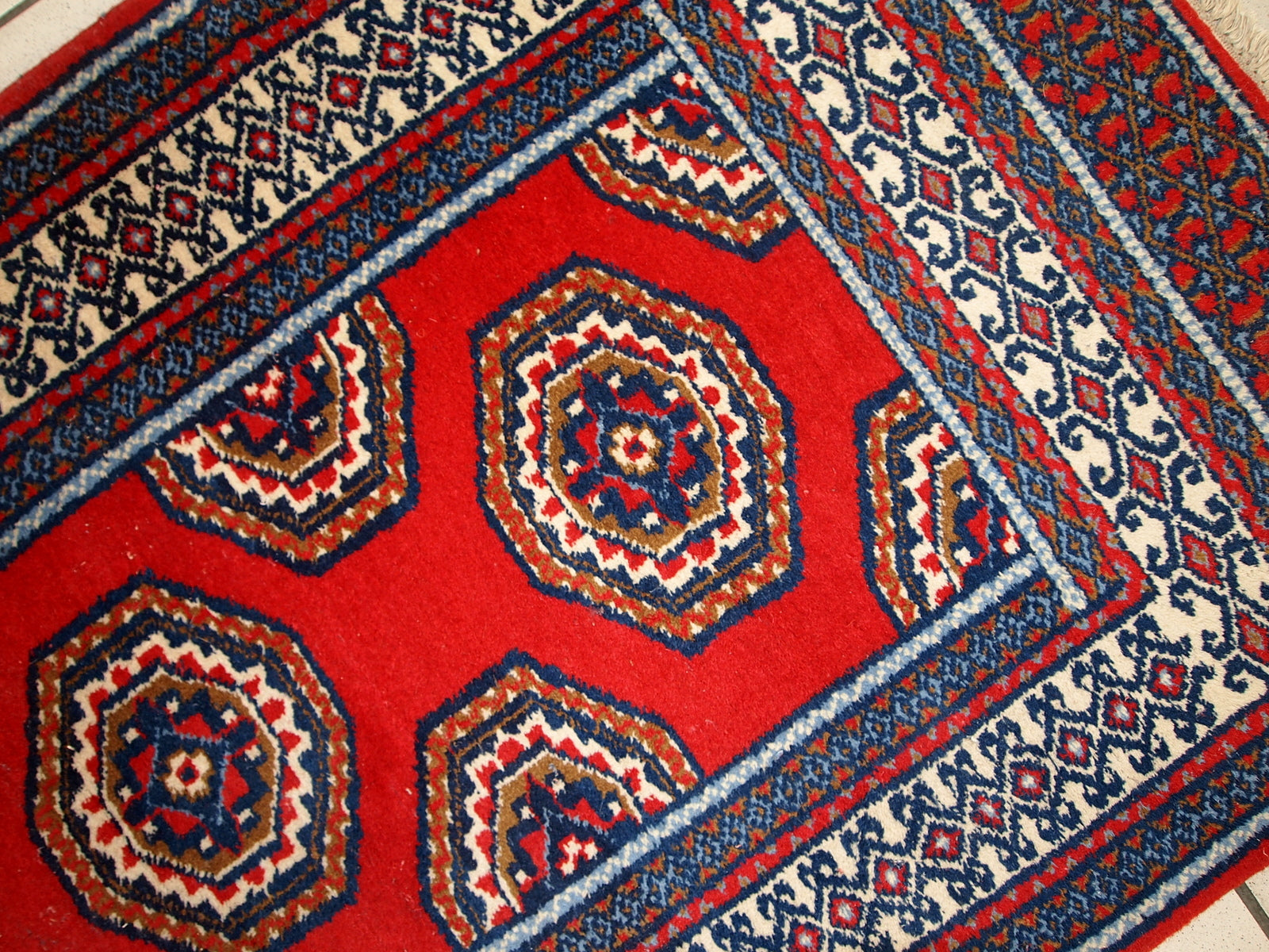 1970s wool Indo-Mahal rug showing intricate geometric designs.

