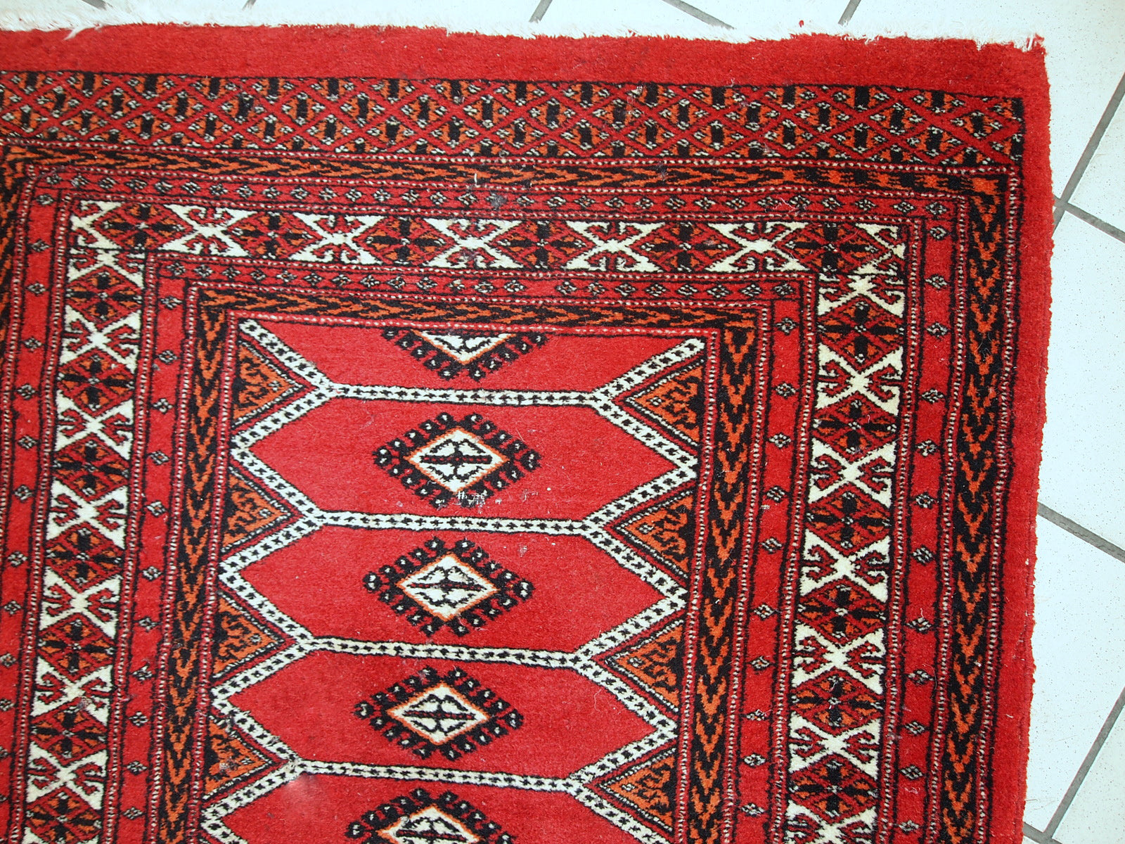 Stunning multi-color pattern of the Pakistani Lahore rug in red, pink, and orange.

