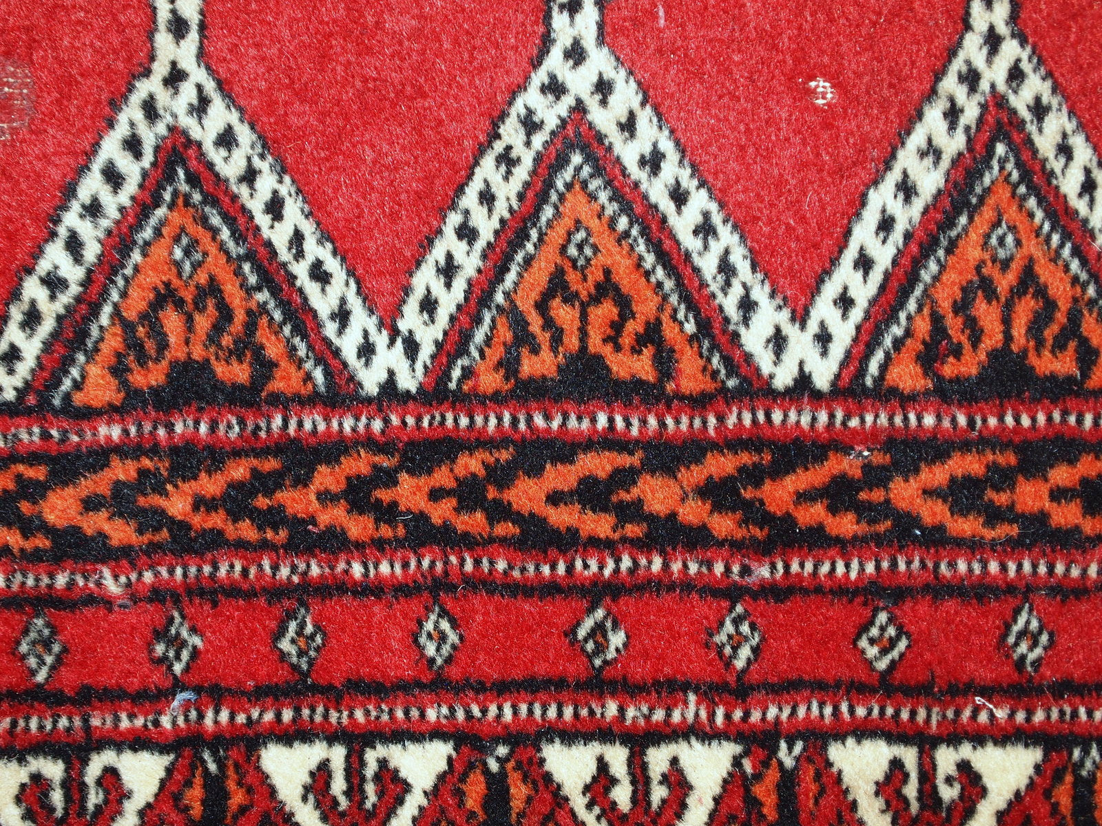 Classic design of the vintage Pakistani Lahore rug with a vibrant color palette.

