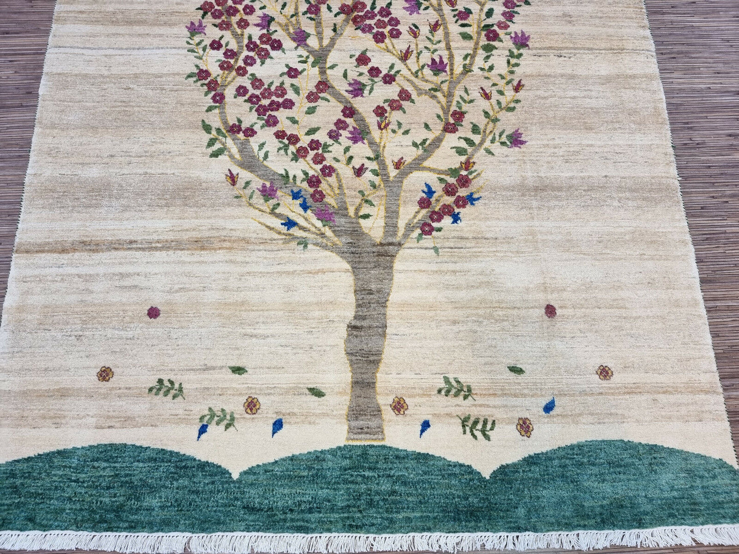 View of the floral motifs from a different angle
