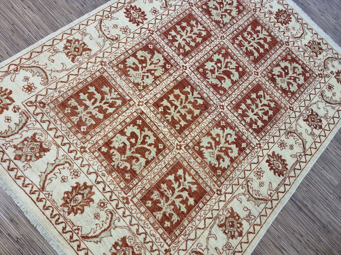 Beige Oriental Ziegler rug
