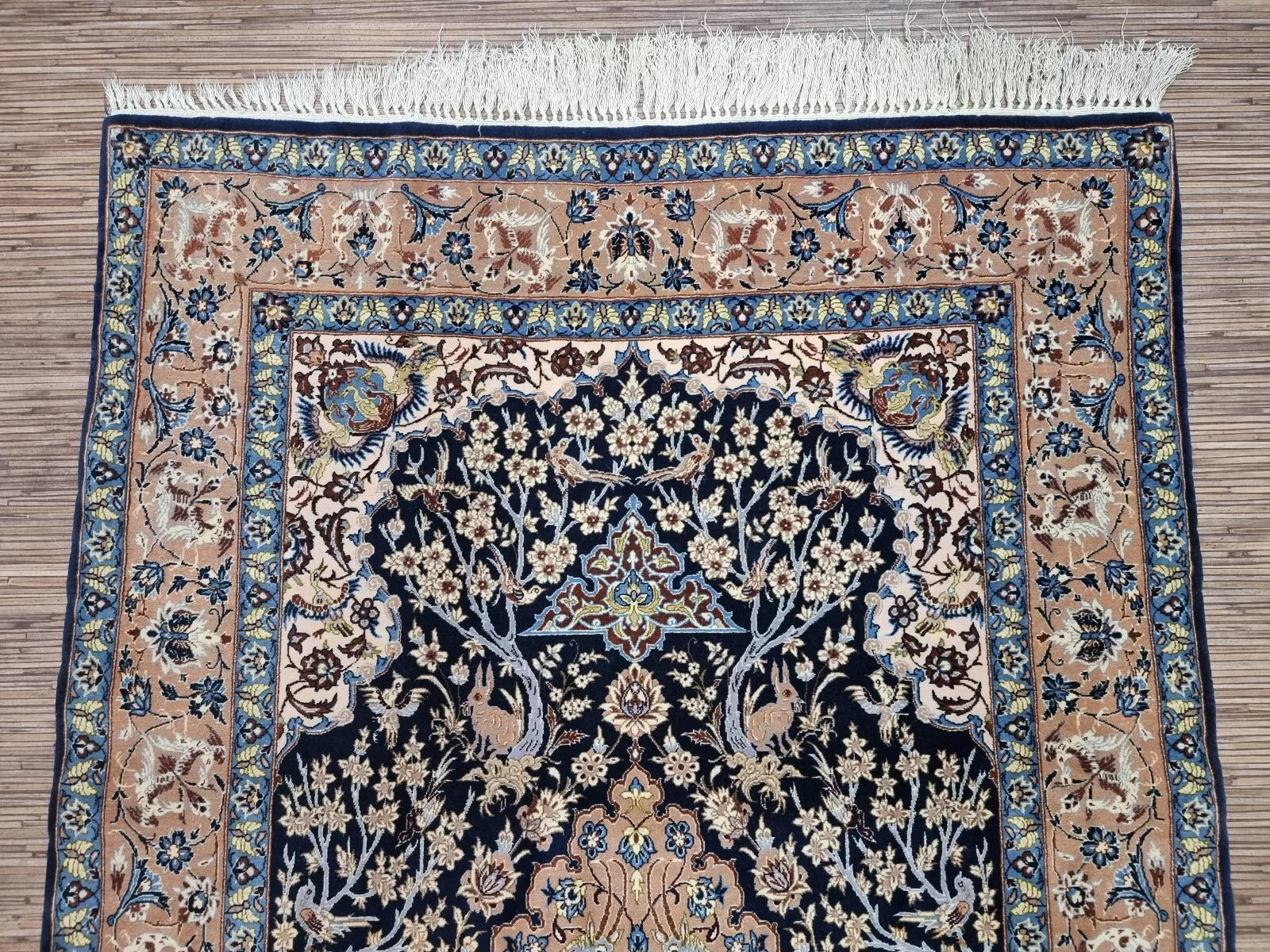Close-up of the kork wool pile, showcasing its velvety texture and fine knotting.

