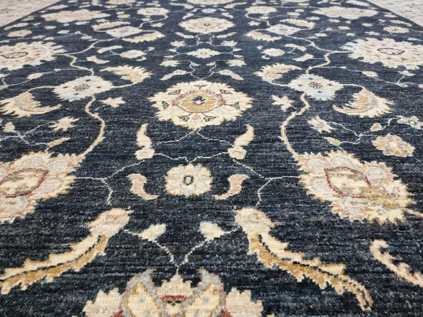 Detail of the rug's corner, displaying the seamless pattern flow.

