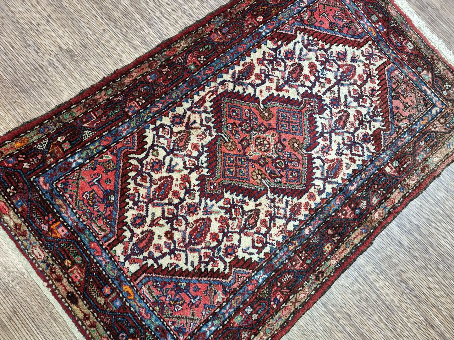 Vintage Persian Hamadan rug measuring 3.1 × 5.1 feet, hand-knotted circa 1950s in good vintage condition, professionally cleaned and ready for immediate use.

