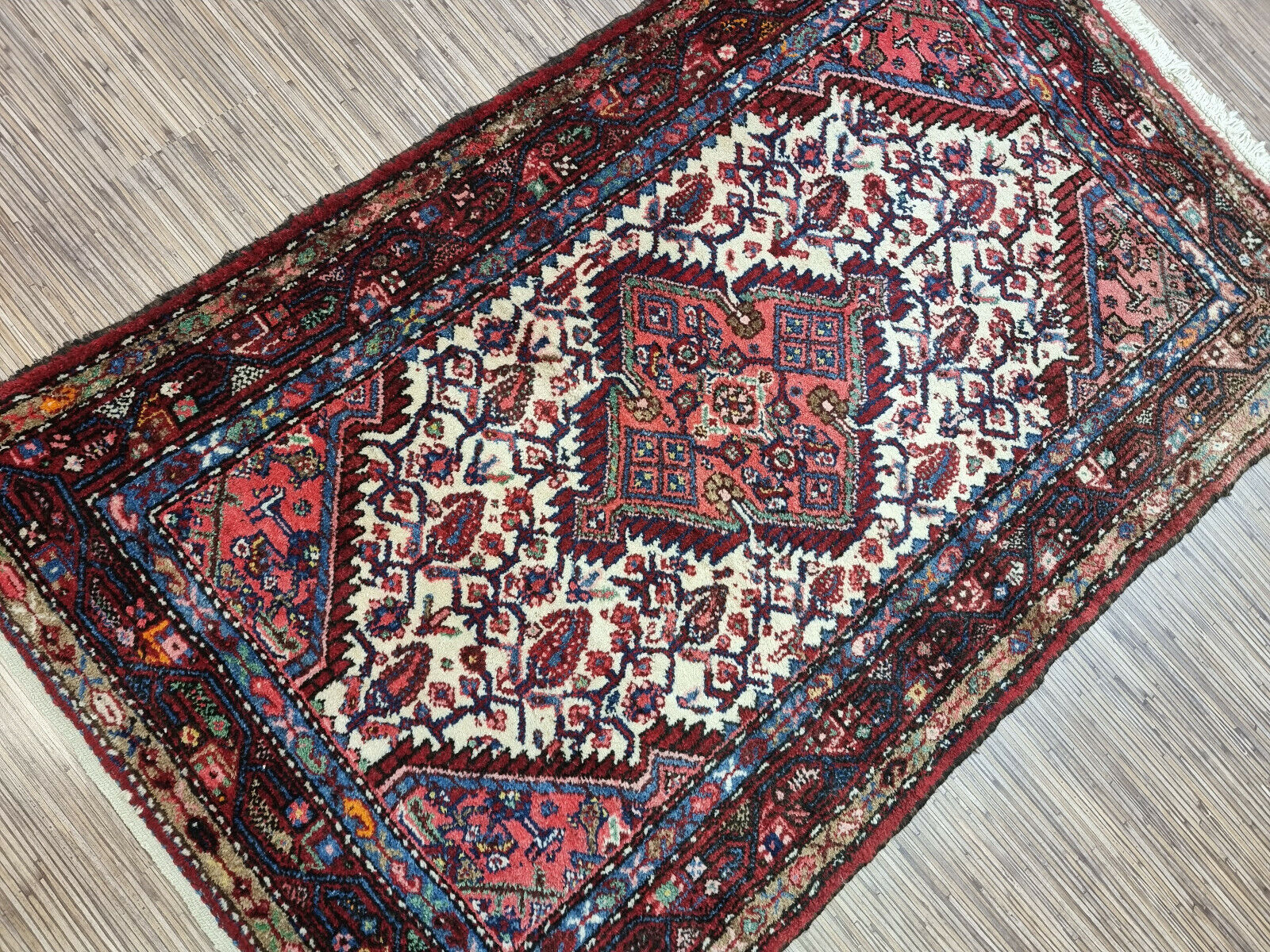 Vintage Persian Hamadan rug measuring 3.1 × 5.1 feet, hand-knotted circa 1950s in good vintage condition, professionally cleaned and ready for immediate use.

