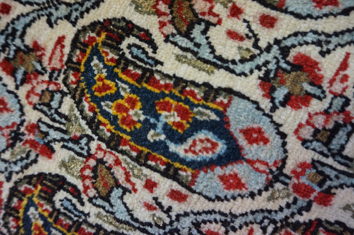 Detailed Artistry in Persian Heritage Rug
